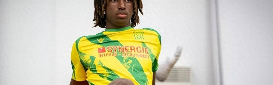 17岁法甲天才中卫横空出世！巴萨钟情他遭围剿，6大豪强展开疯抢