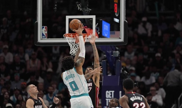 三球30+10+绝杀布里奇斯28+9 附加赛黄蜂加时胜热火