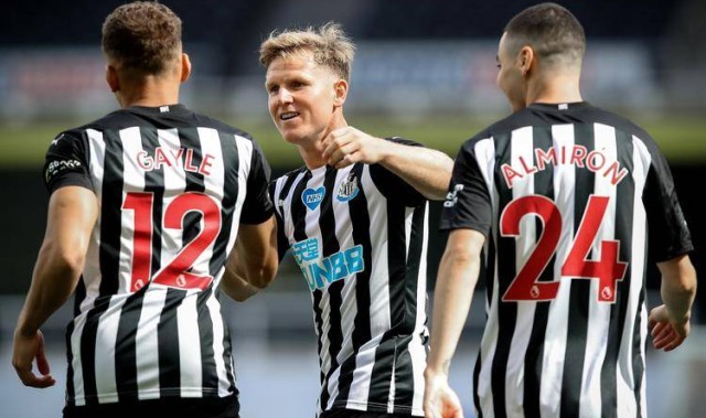 欧冠焦点战：纽卡斯尔联主场狂攻争出线，本菲卡客场传控保优势