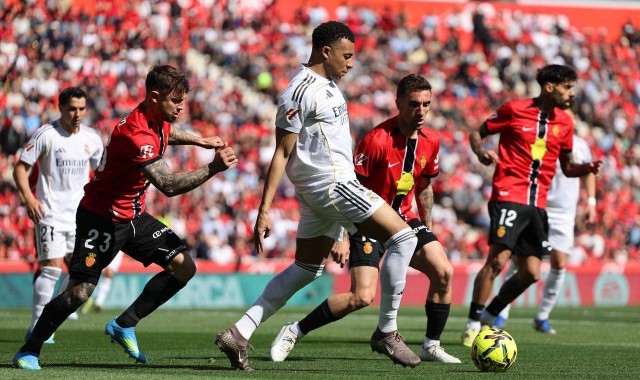 天助巴塞罗那:1-2大冷门,皇马遭西甲第18绝杀,多赛1场落后榜首4分