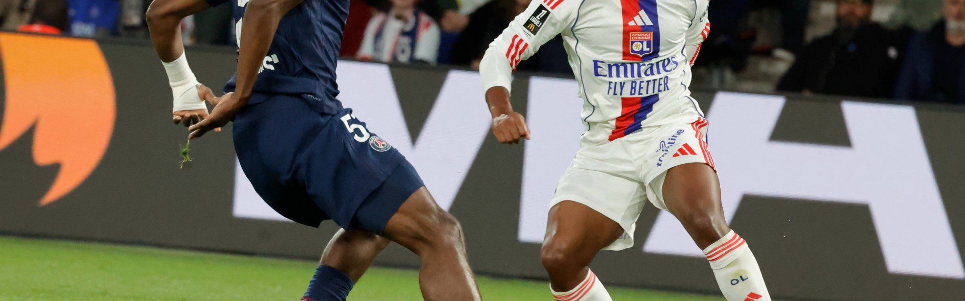 （体育）足球——法甲：巴黎圣日耳曼不敌里昂