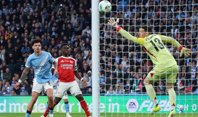 0-2！阿森纳轰然倒下，赛前部署成最大败笔，曼城勇夺第9座英联杯