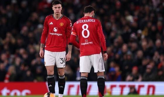 曼联锋线的“错位”难题：谢什科还是奥斯梅恩？