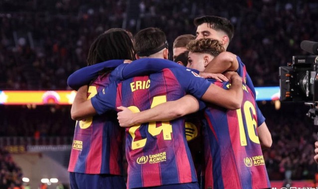 西甲榜首易主，积分争夺激烈，亚马尔两次助攻助巴萨大胜毕尔巴鄂竞技