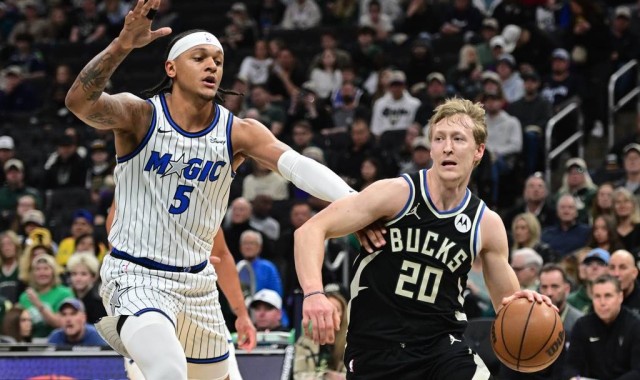 班凯罗33分波蒂斯18+10 魔术击败雄鹿4连胜