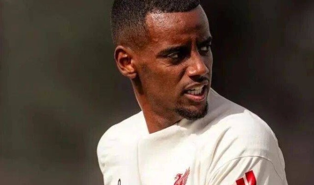 斯洛特亲承：利物浦新王牌伊萨克“远未就位”，锋线战力告急！